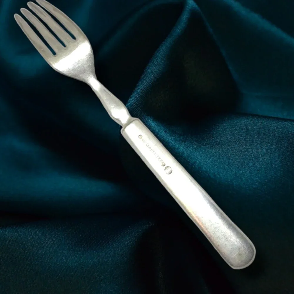 1847 Rogers Bros-Meriden Britannia Co Plain Round Dinner Fork-Vintage-Modern